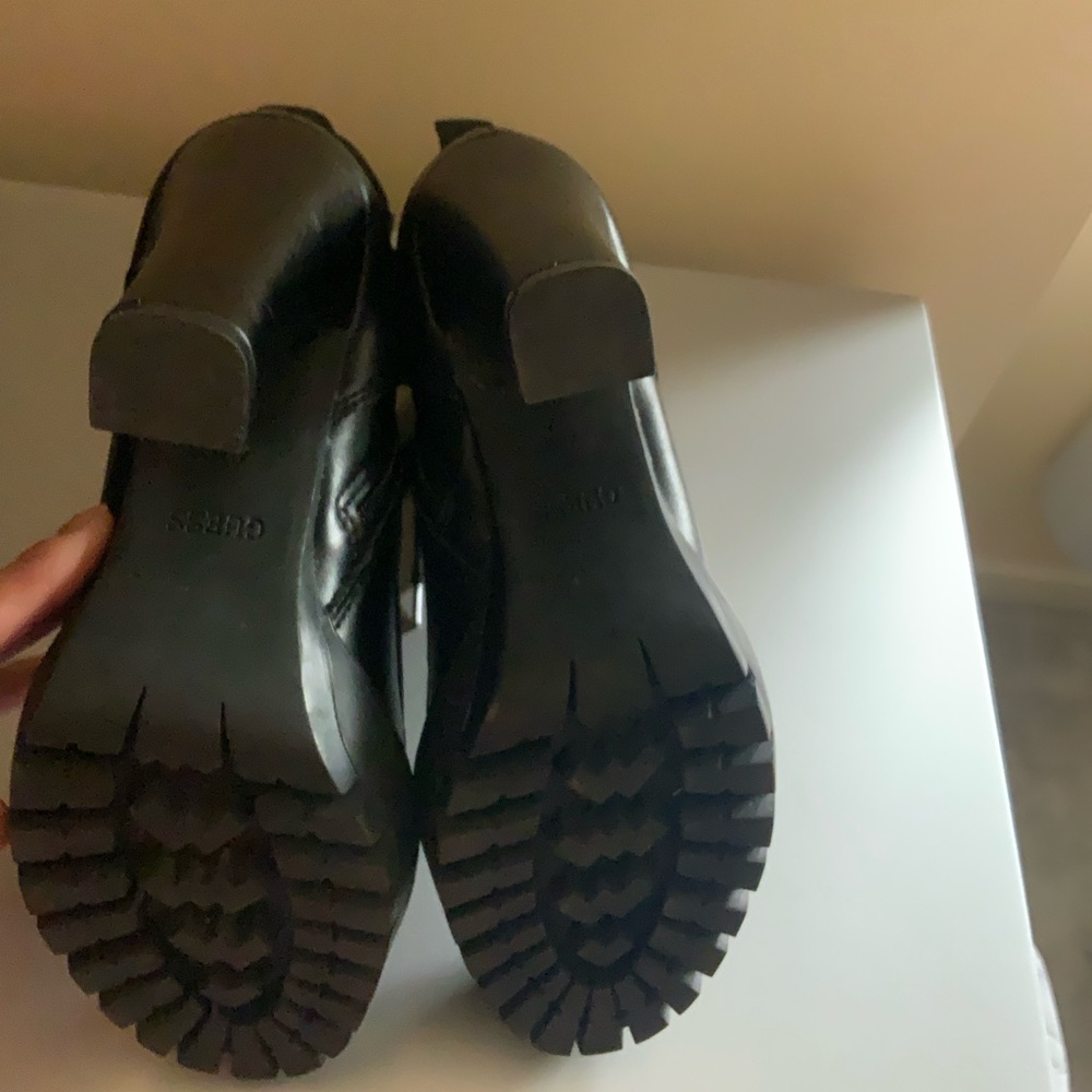 Guess - Picture 4 of 4